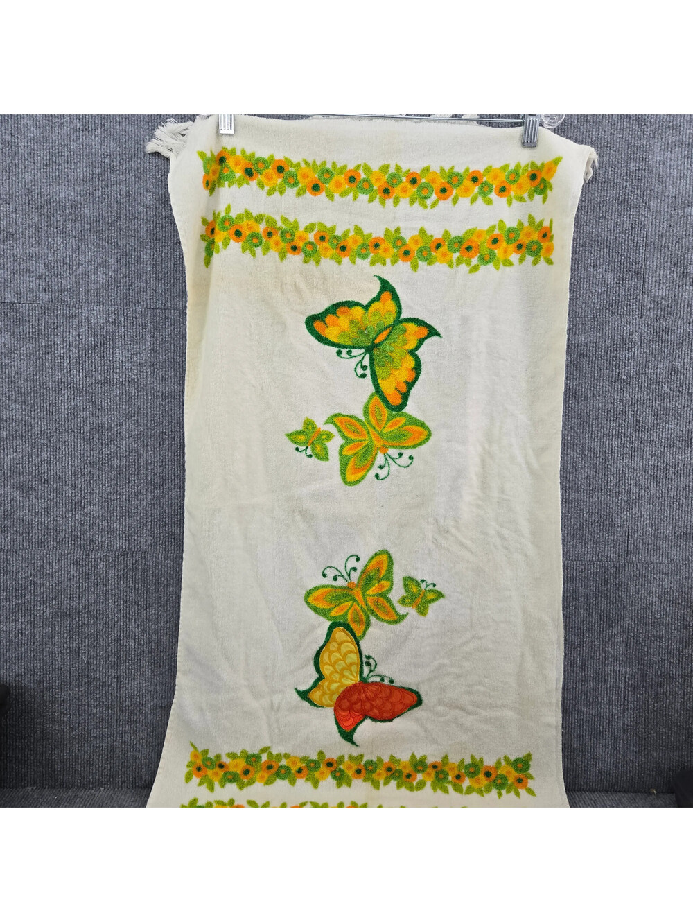 Butterfly Floral Bath Towel White Fringe Vintage USA Cannon All Cotton 20x36"